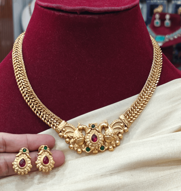 Double peacock screw necklace