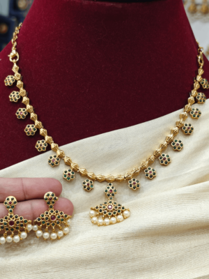 Gold green necklace