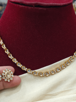 Gold polish kundan necklace