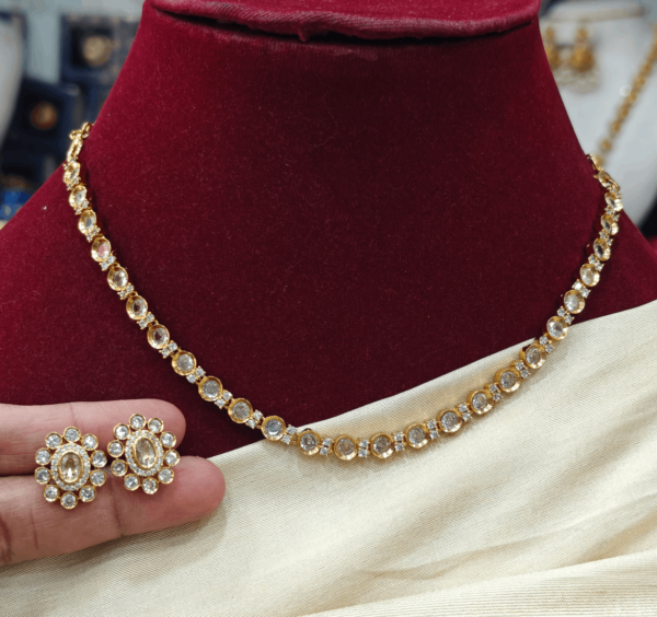 Gold polish kundan necklace