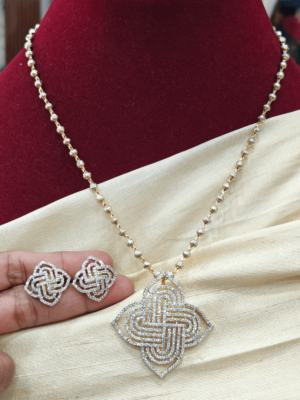 Kolam pendant set with chain