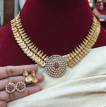 Kasu necklace with diamond pendant and double studs