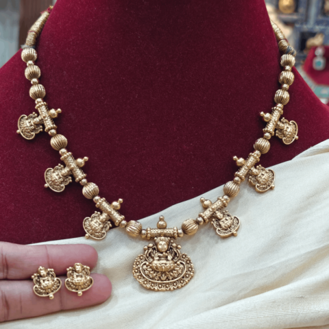 Lakshmi necklace with the gold balls