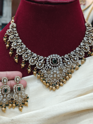 mehandi polish victorian necklace