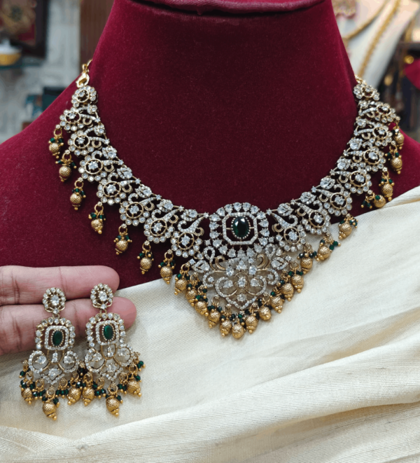 mehandi polish victorian necklace
