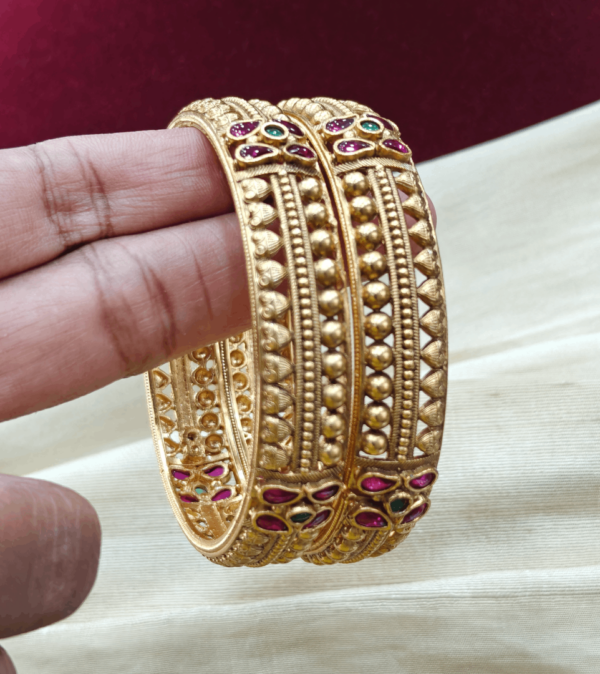 Antique jadau lock type bangles