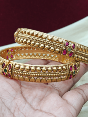 Antique jadau lock type bangles